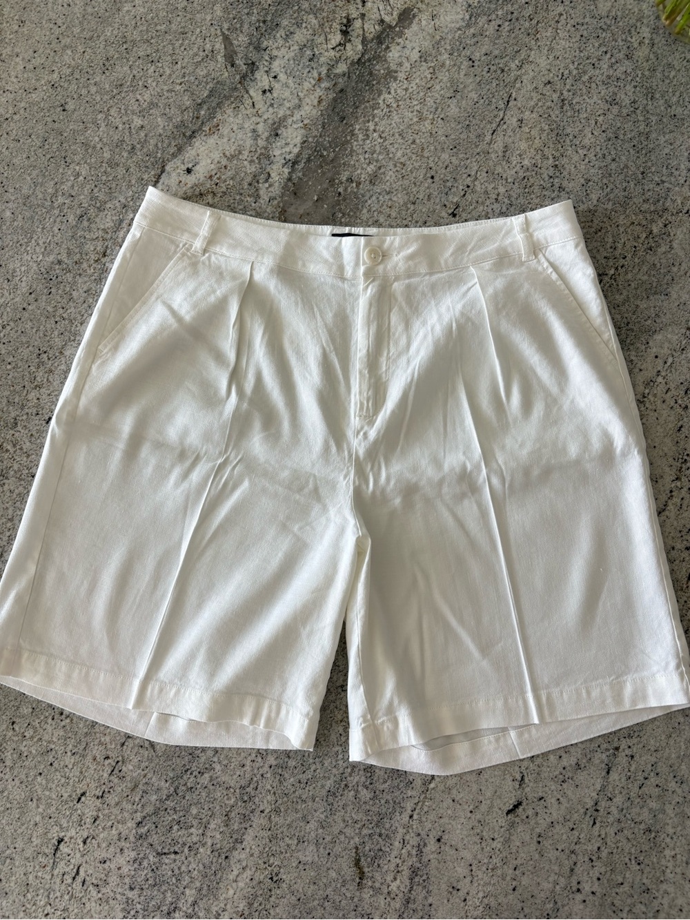 NYDJ White Pleated Bermuda Shorts with Side Pockets